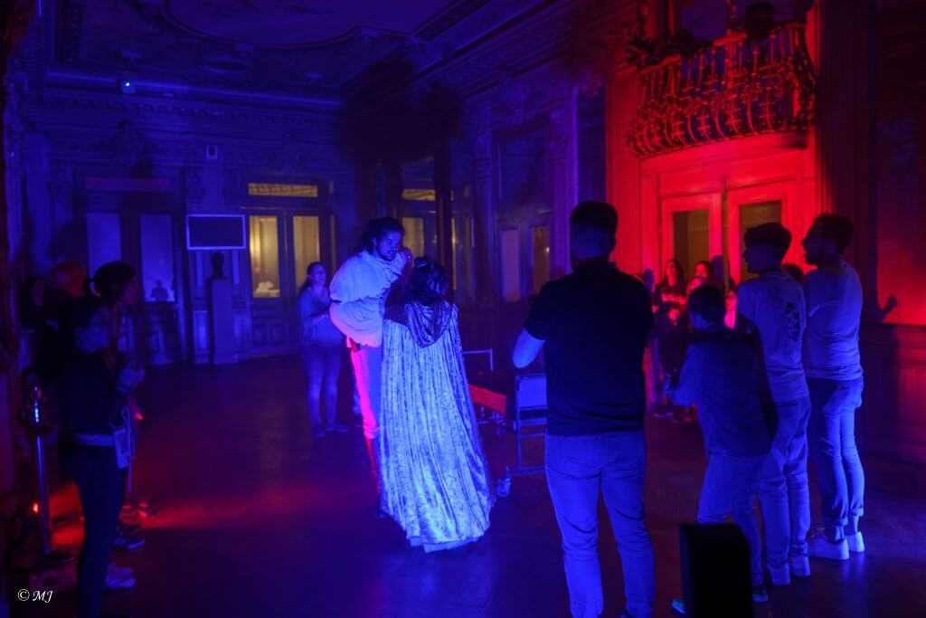 Roméo et Juliette dans la scène finale à l'Opéra de Nice